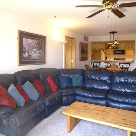 Lake Forest 304F Condo